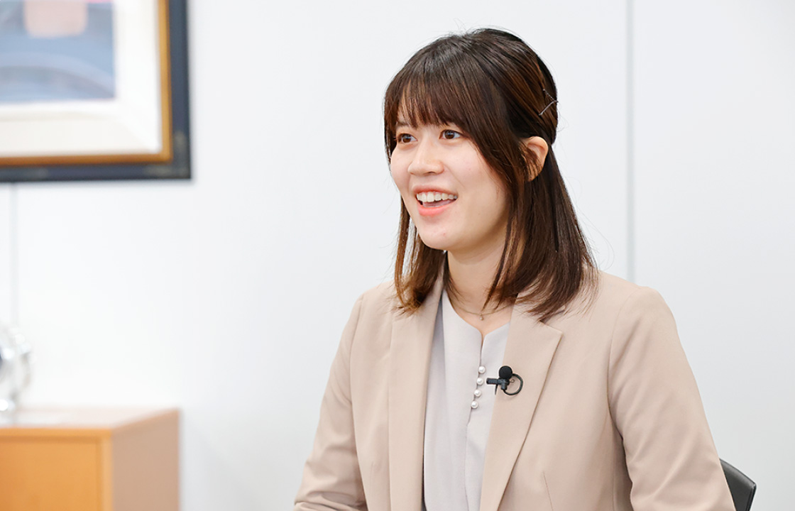 社会学部卒　営業職